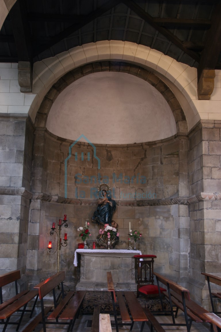 Interior del ábside románico