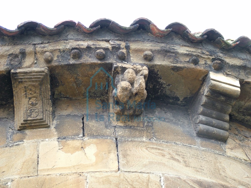 Canecillos del ábside románico