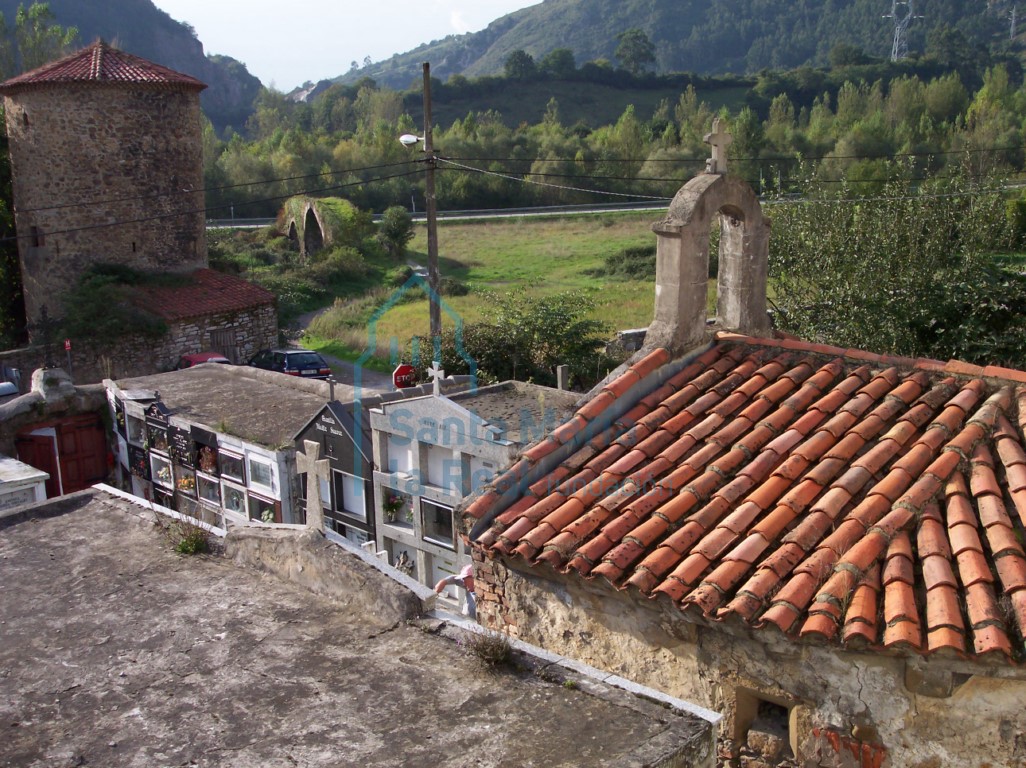 Emplazamiento del cementerio y del conjunto medieval