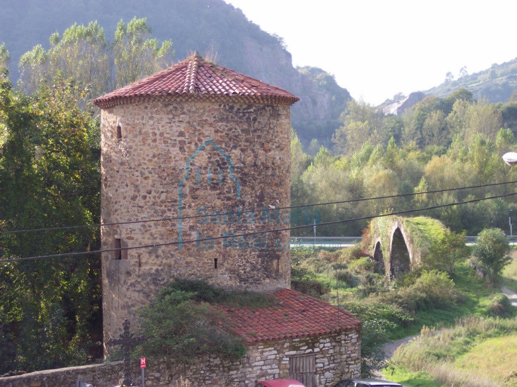 Vista exterior de la torre de Muñiz