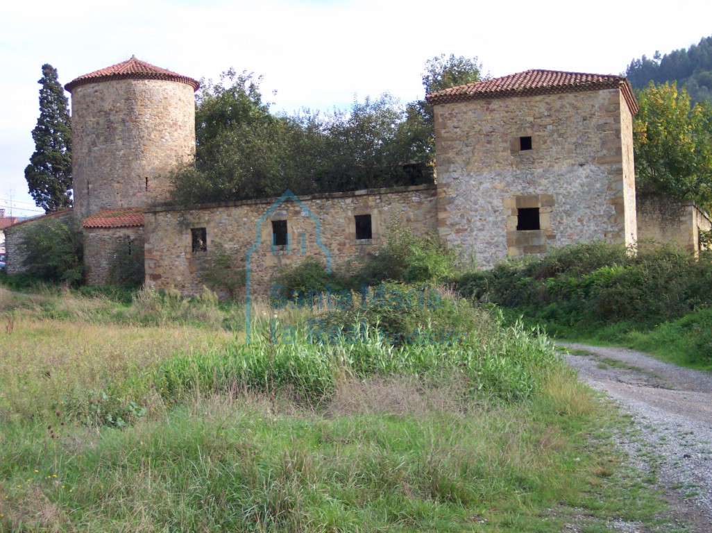 Vista general de la torre de Muñiz