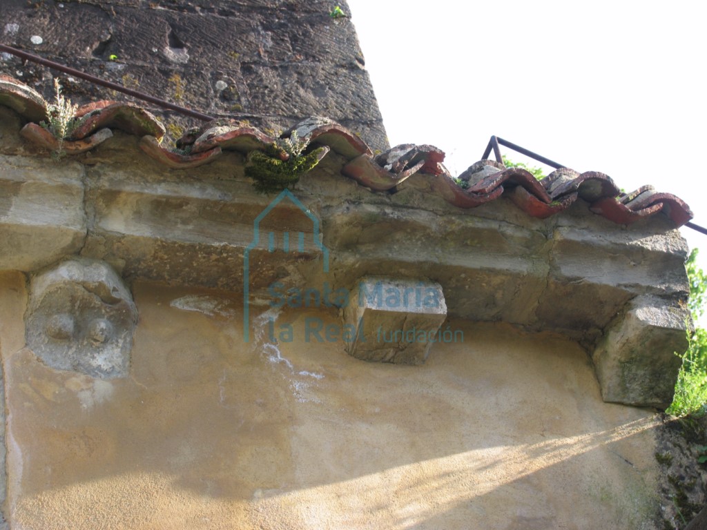 Canecillos de la nave