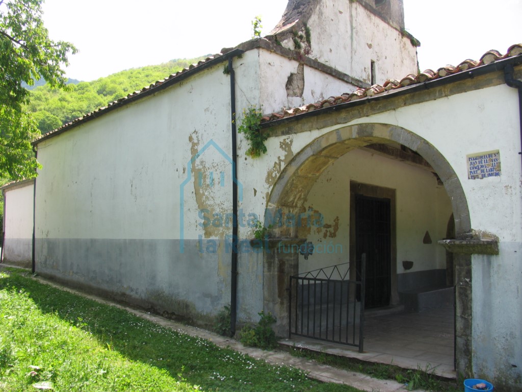 Exterior de la iglesia, lado norte