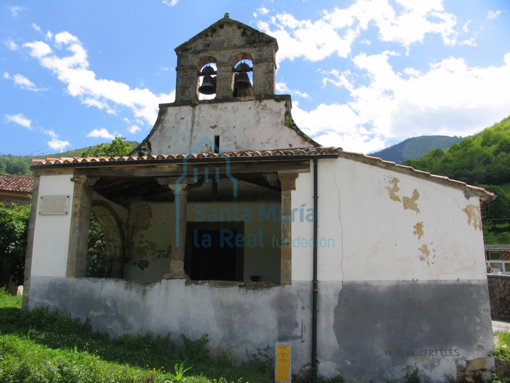 Exterior de la iglesia, lado occidental