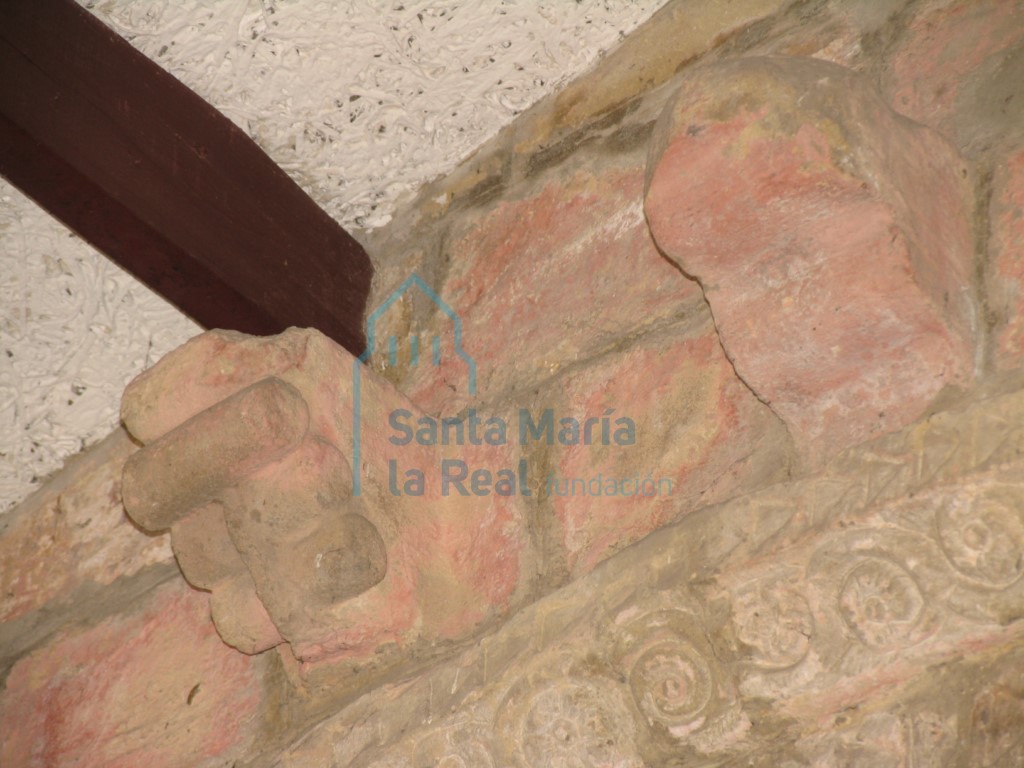 Canecillos de la portada occidental