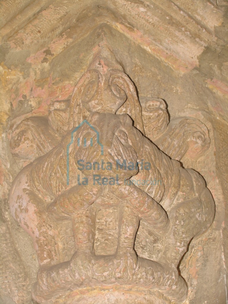 Portada occidental. Detalle del capitel de la jamba derecha