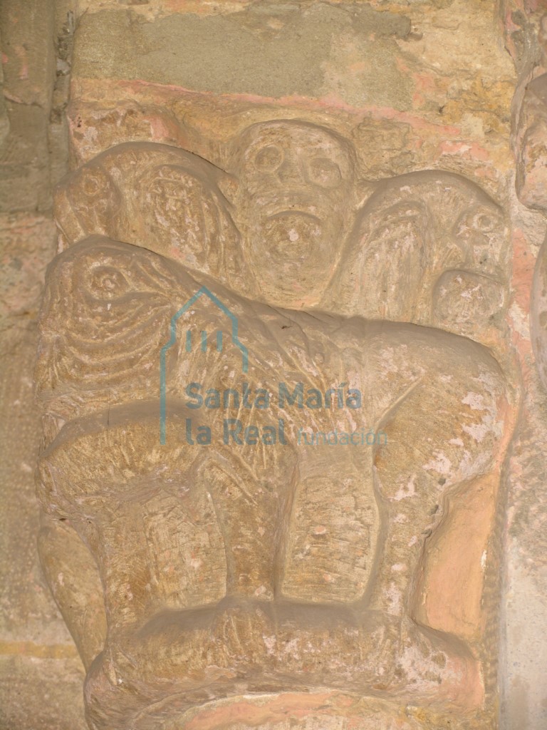 Portada occidental. Detalle del capitel de la jamba derecha