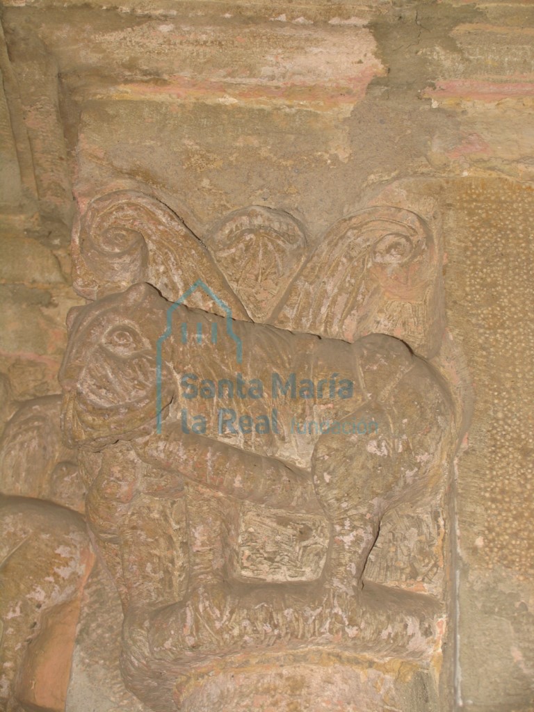 Portada occidental. Detalle del capitel de la jamba derecha