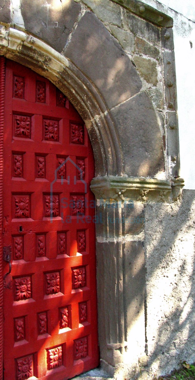 Detalle del alfiz de la portada occidental
