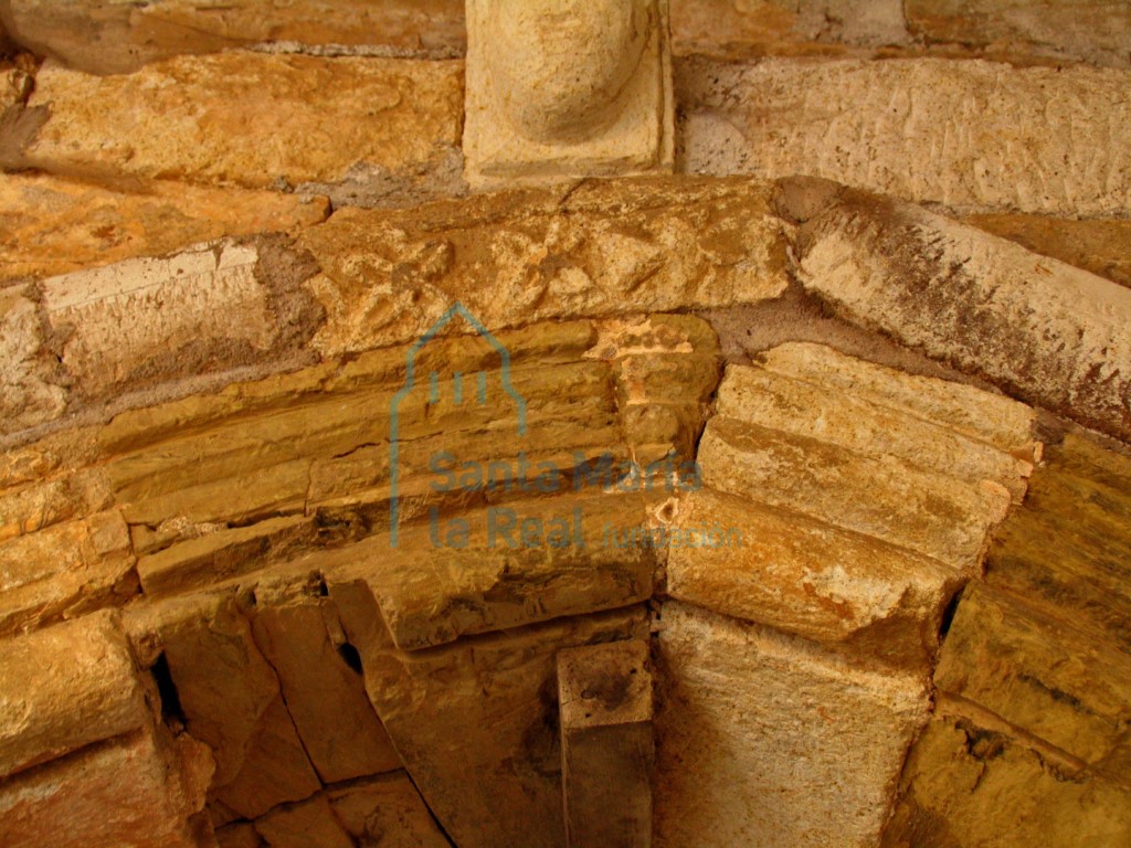 Detalle del guardapolvo de arcosoleo