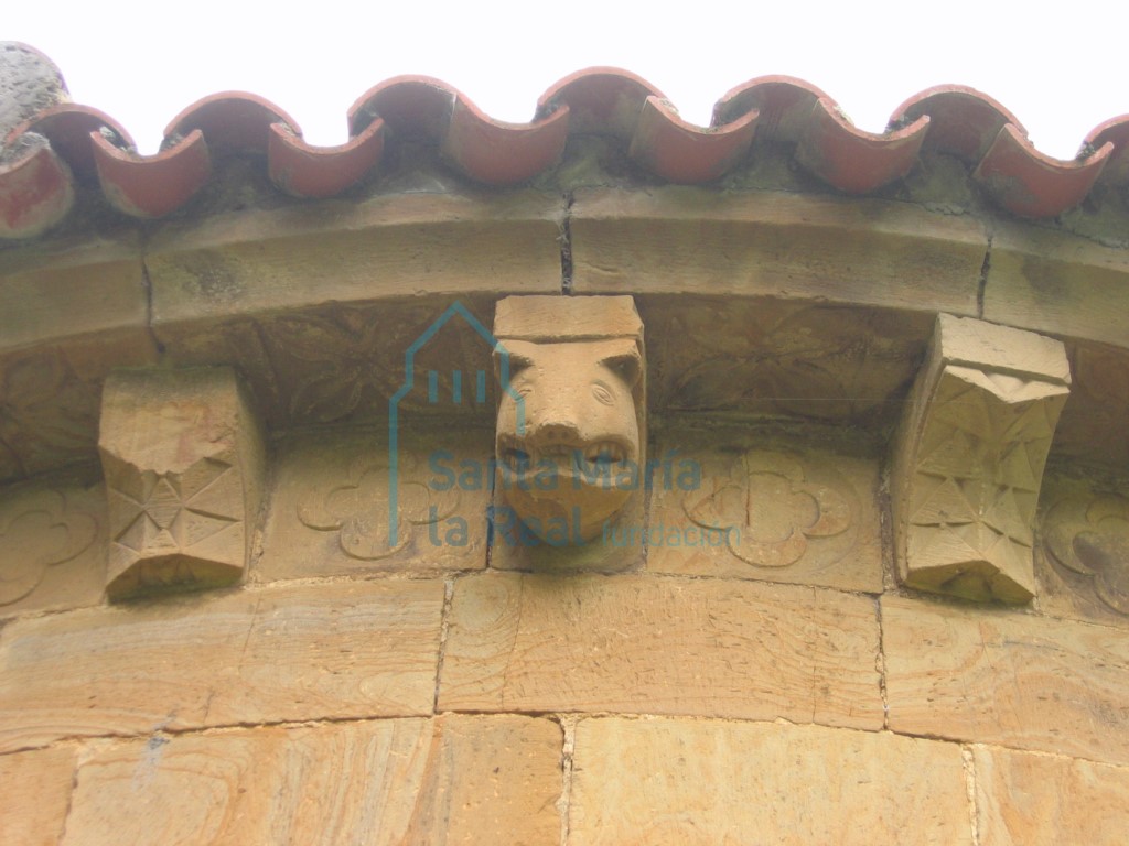 Canecillos del ábside