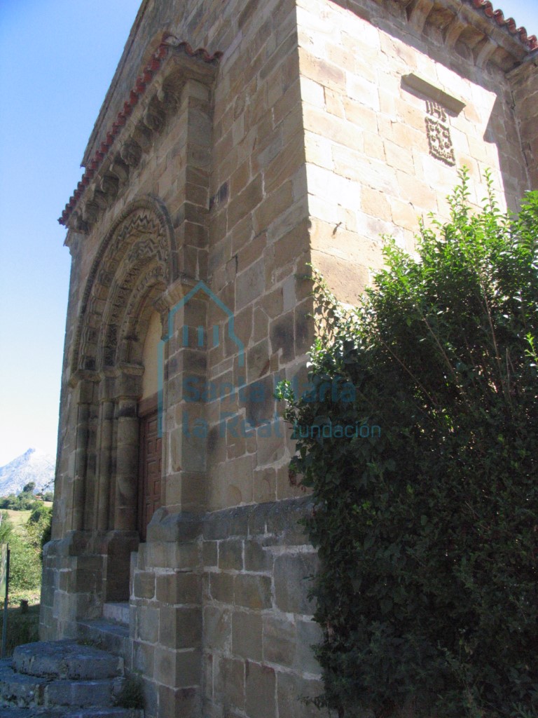 Exterior de la portada occidental