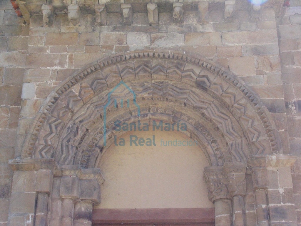 Detalle de la portada principal