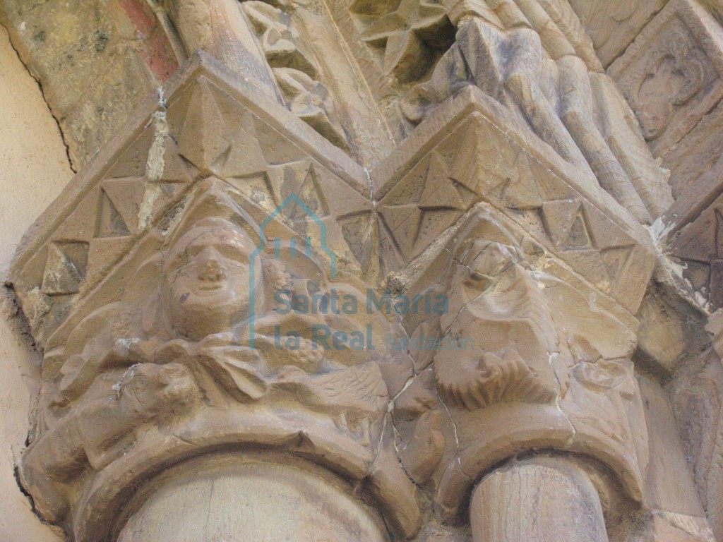 Capiteles del lateral derecho de la portada occidental