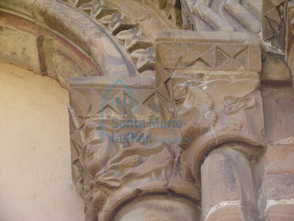 Capiteles del lateral derecho de la portada occidental