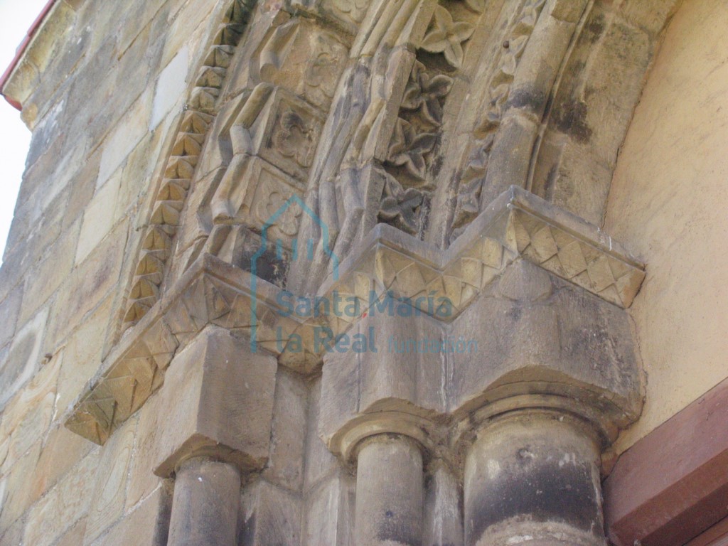 Capiteles del lateral izquierdo de la portada occidental