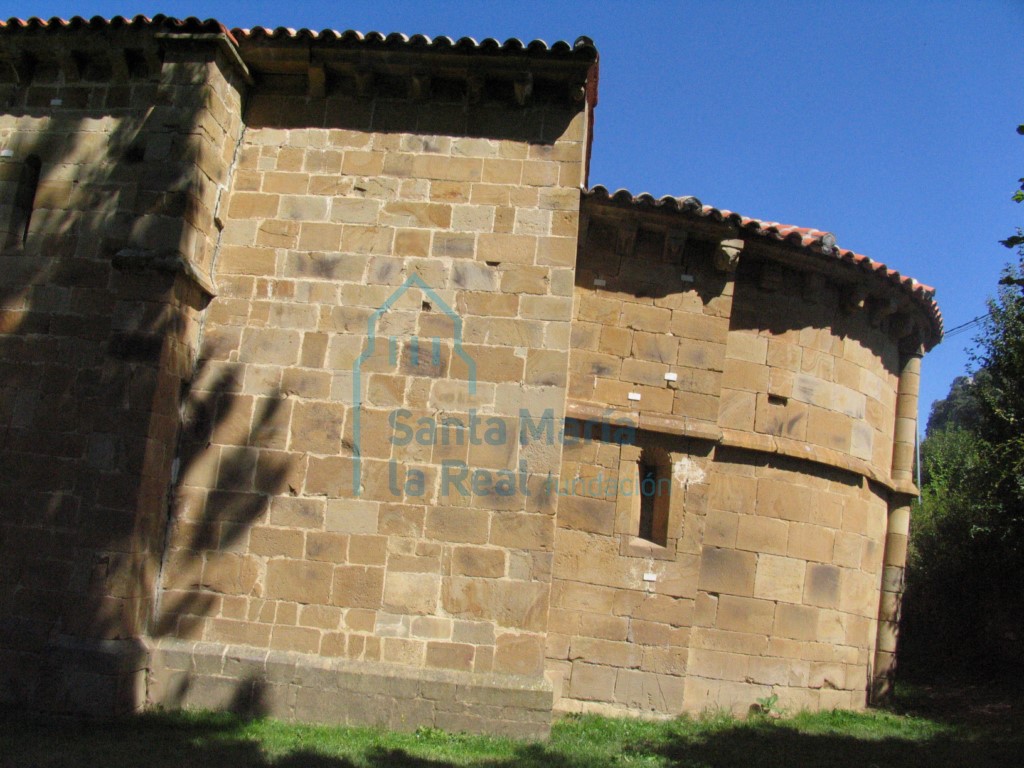 Ábside por la fachada meridional