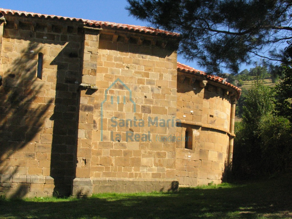 Ábside por la fachada meridional