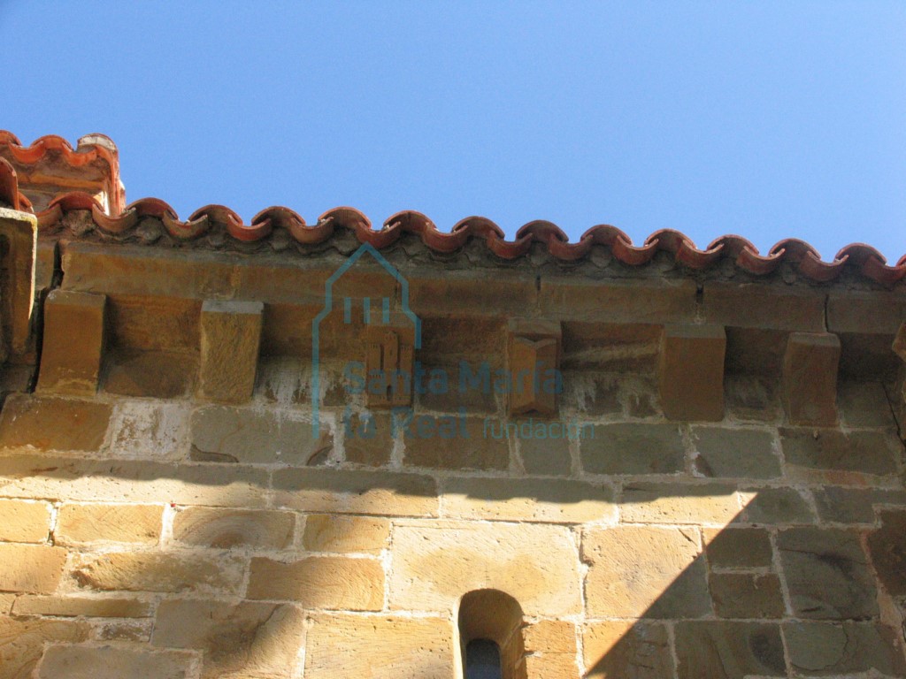 Canecillos de la fachada septentrional