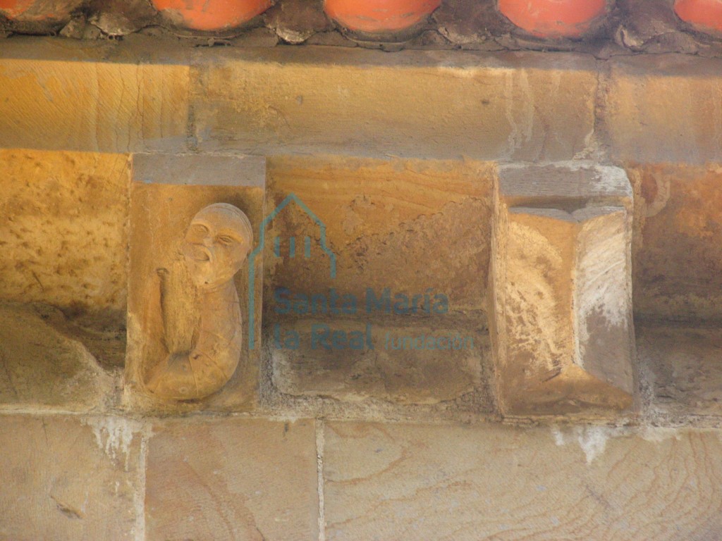Canecillos del ábside