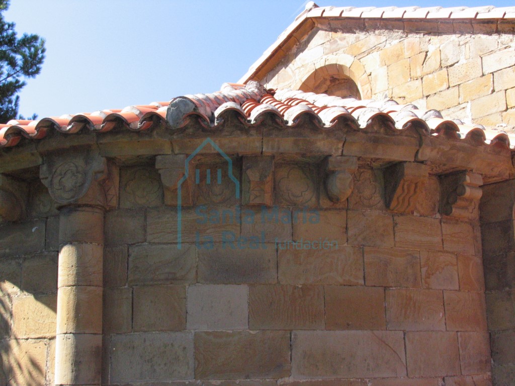 Canecillos del ábside