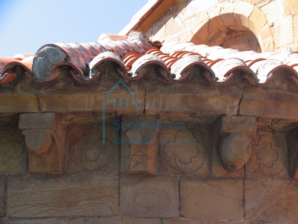 Canecillos del ábside