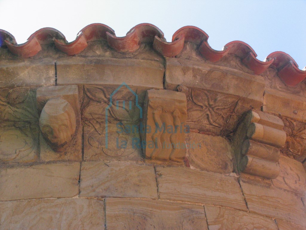 Canecillos del ábside