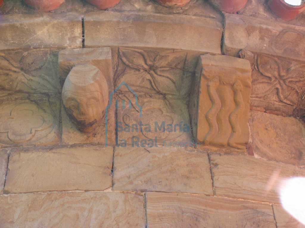Canecillos del ábside