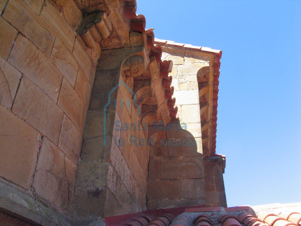 Canecillos del ábside