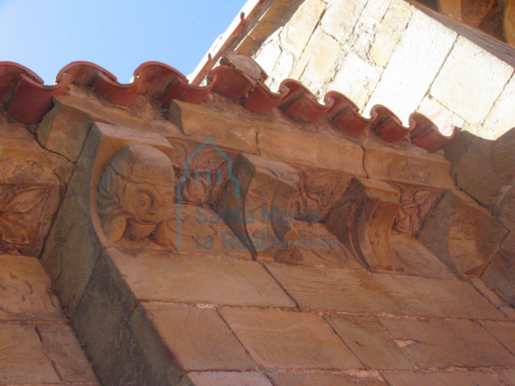 Canecillos del ábside