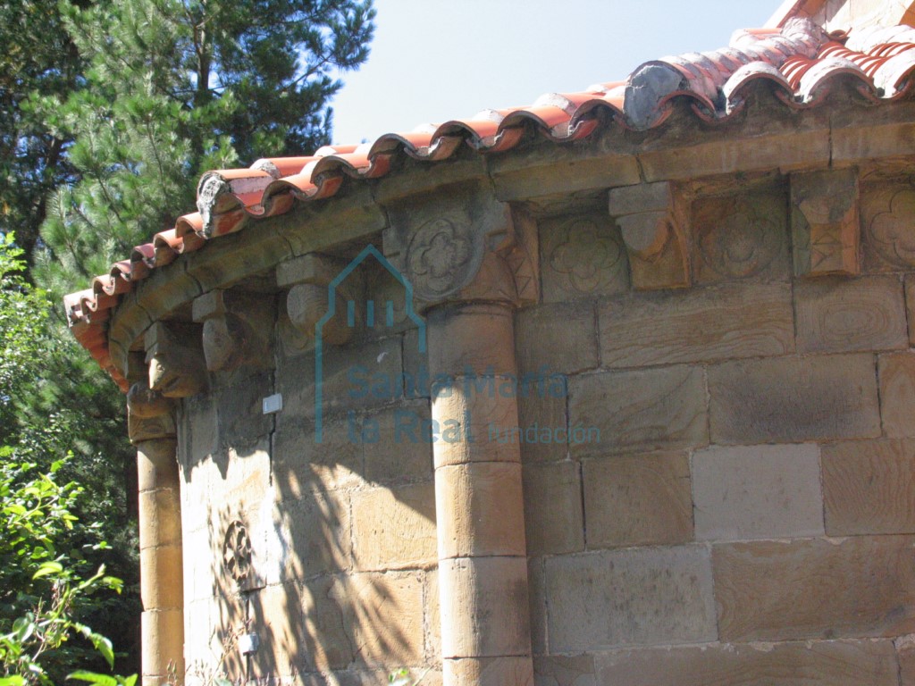 Canecillos del ábside