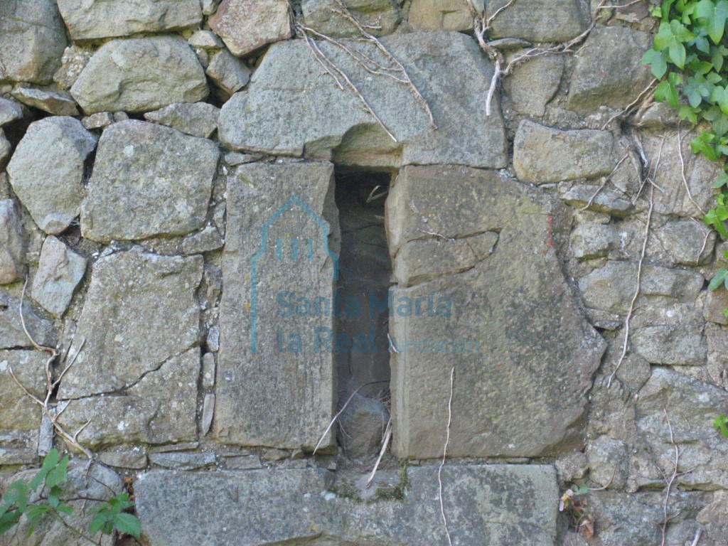 Vano inserto en los muros de la sacristía