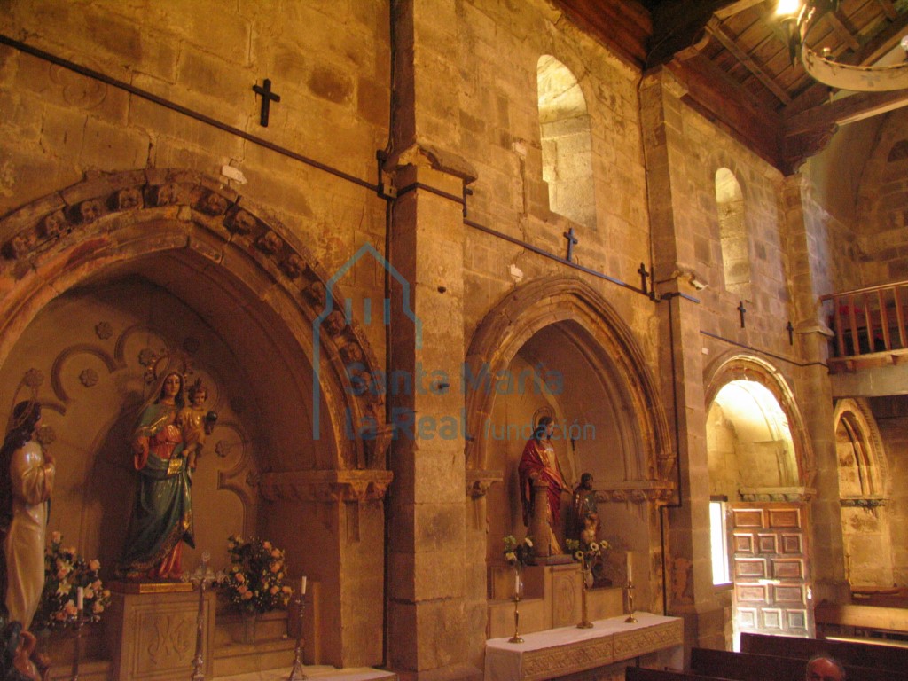 Muro del lado sur y arcosorios abiertos en él hacia el siglo XIV