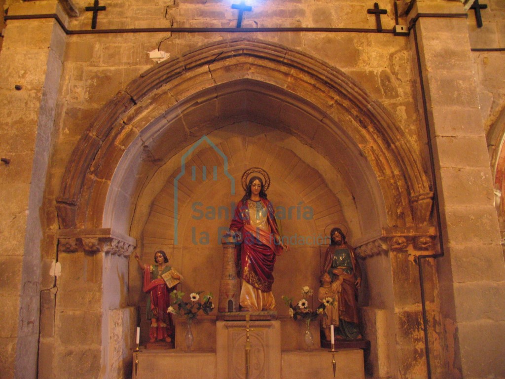 Muro del lado sur y arcosorios abiertos en él hacia el siglo XIV