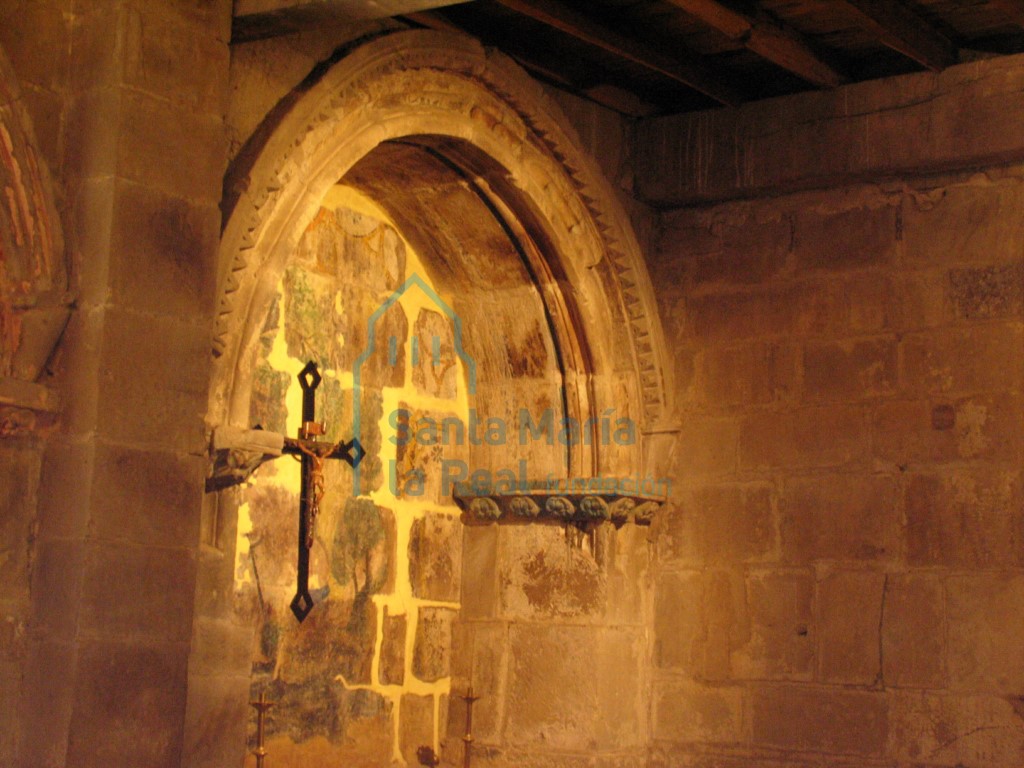 Muro del lado sur y arcosorios abiertos en él hacia el siglo XIV