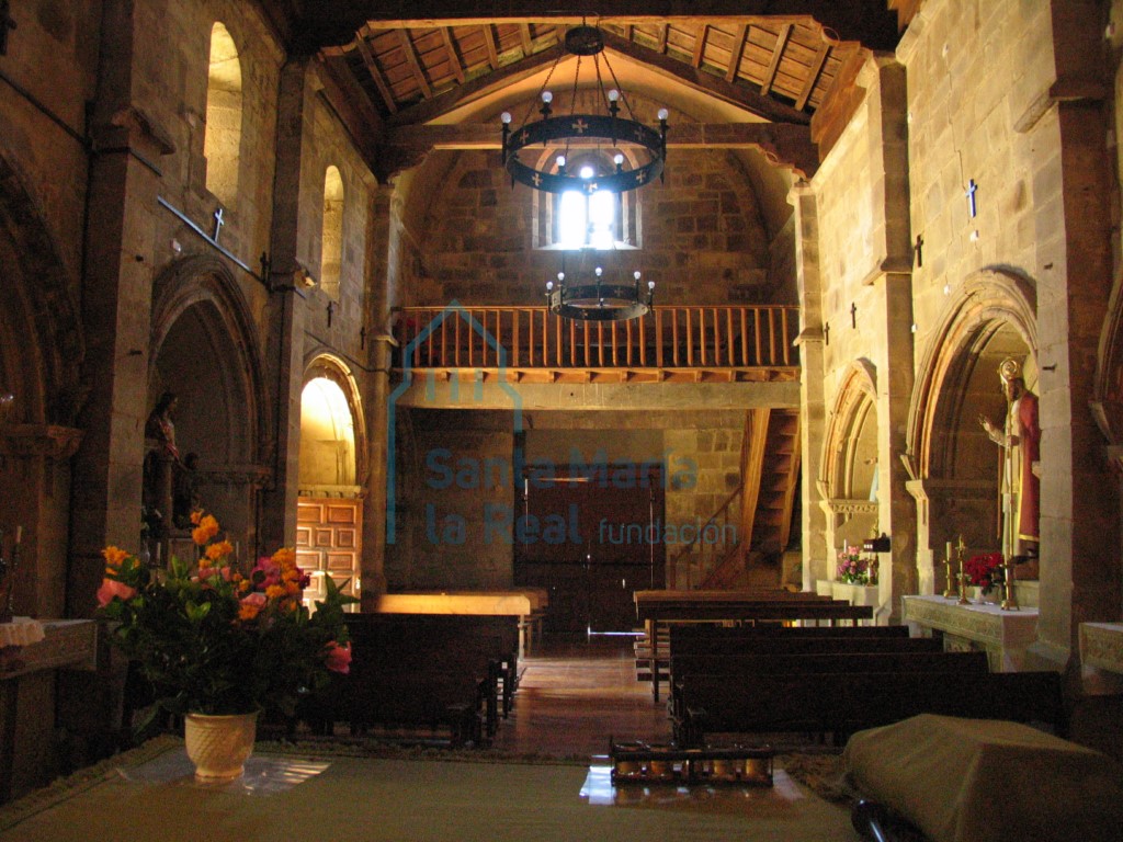 Vista del interior de la cabecera a los pies