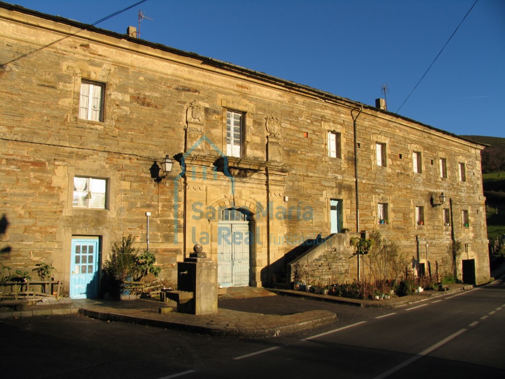 Fachada del monasterio