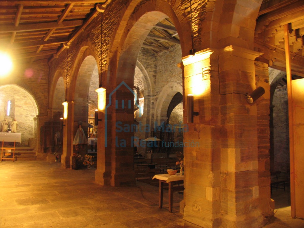 Arquerías del interior de la nave lateral norte