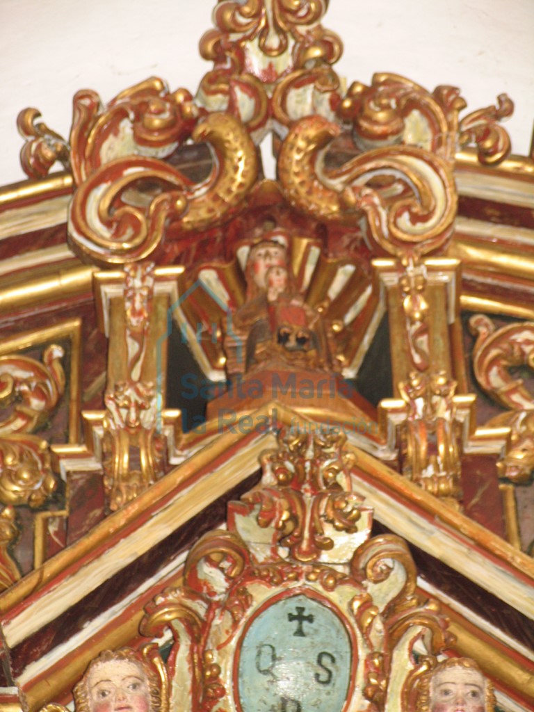 Virgen en el altar mayor