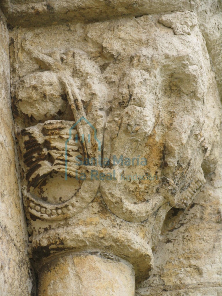 Capitel de la jamba derecha de la portada