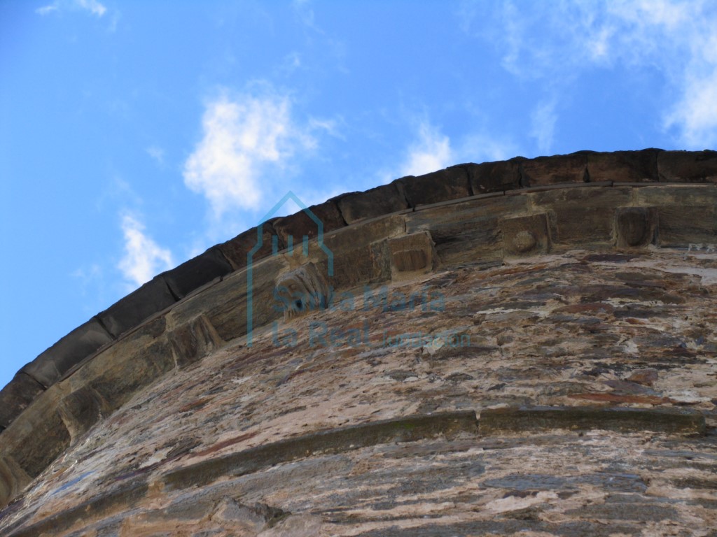 Canecillos del muro este
