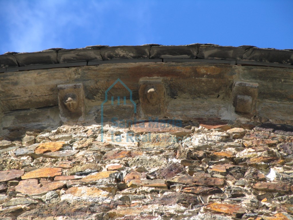 Canecillos del muro sur