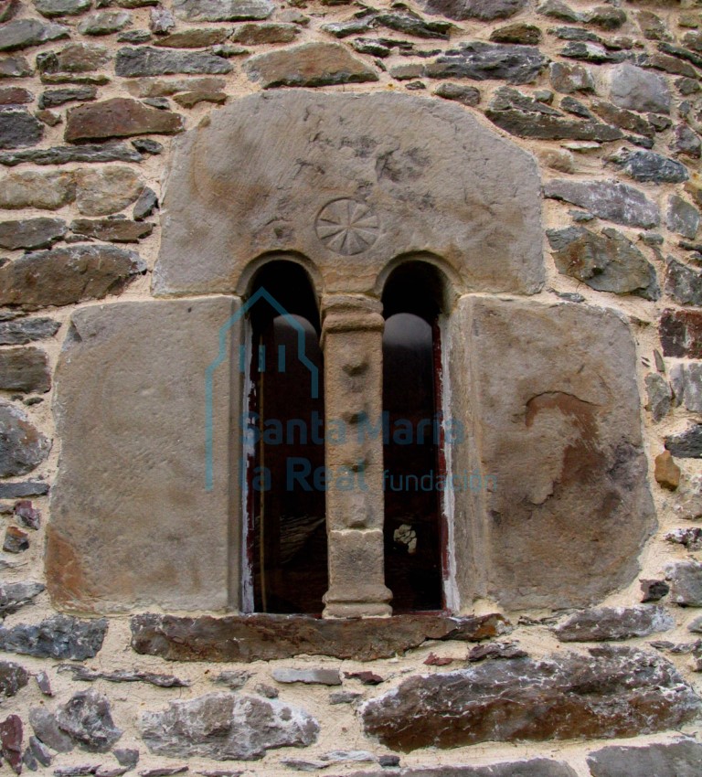 Detalle de la ventana del ábside