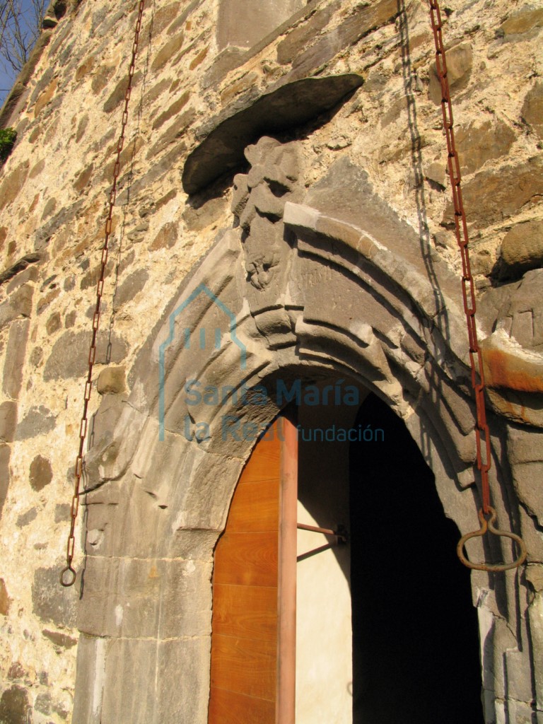 Detalle del arco de la portada occidental