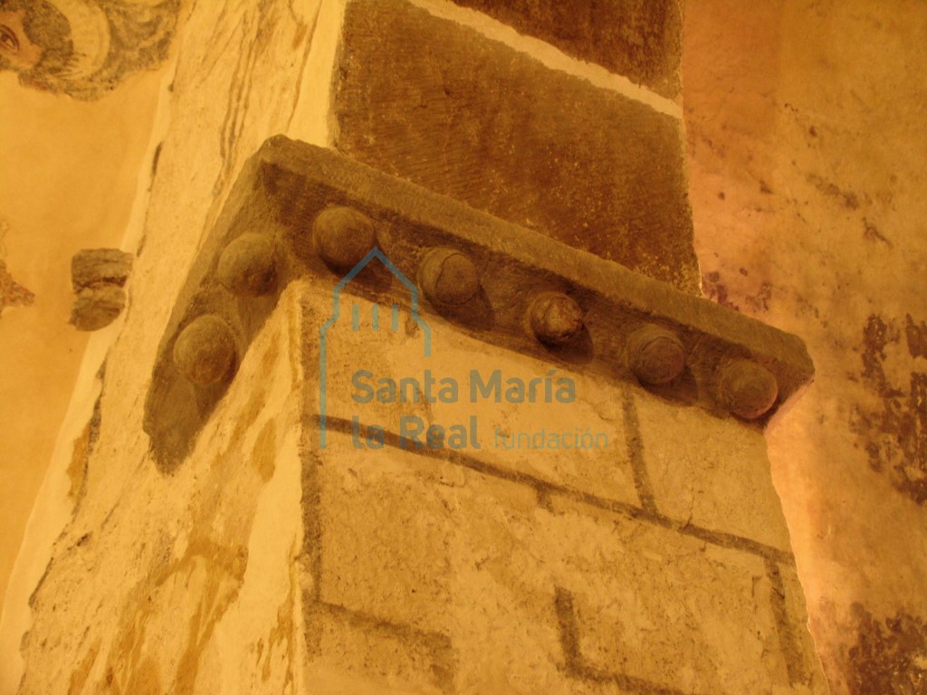 Imposta del arco triunfal en el lado izquierdo