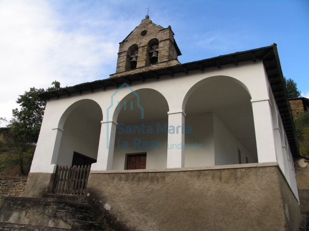 Vista de la fachada principal