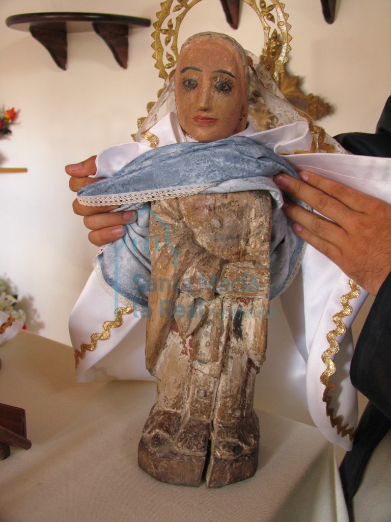 Talla de una santa