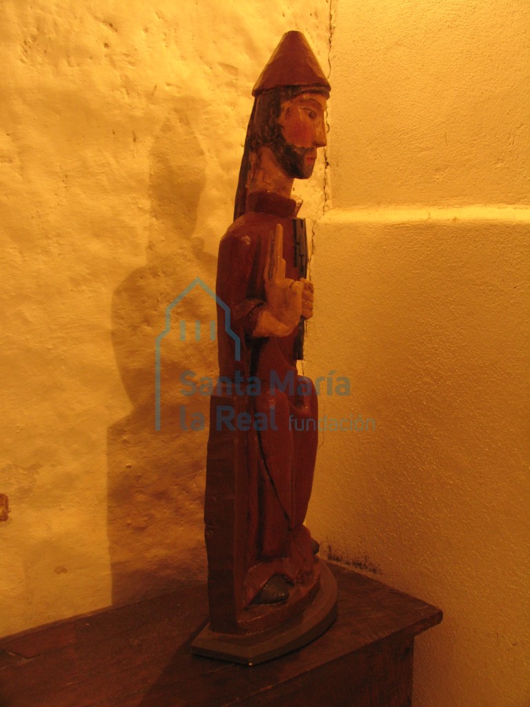 Talla de San Pedro. Vista lateral
