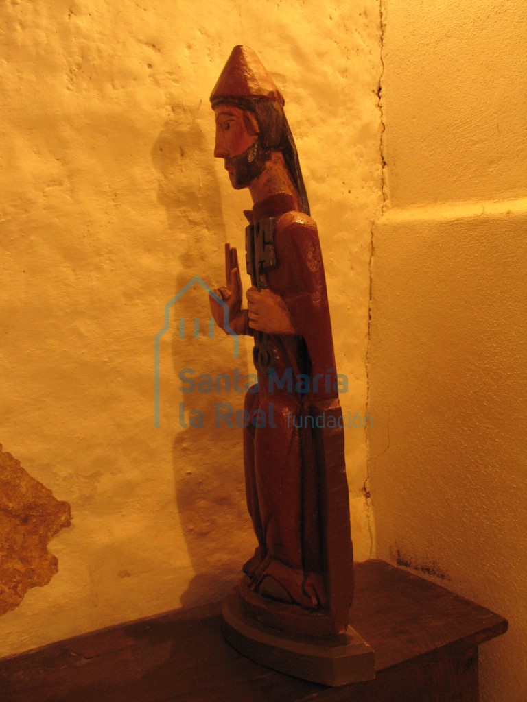 Talla de San Pedro. Vista lateral