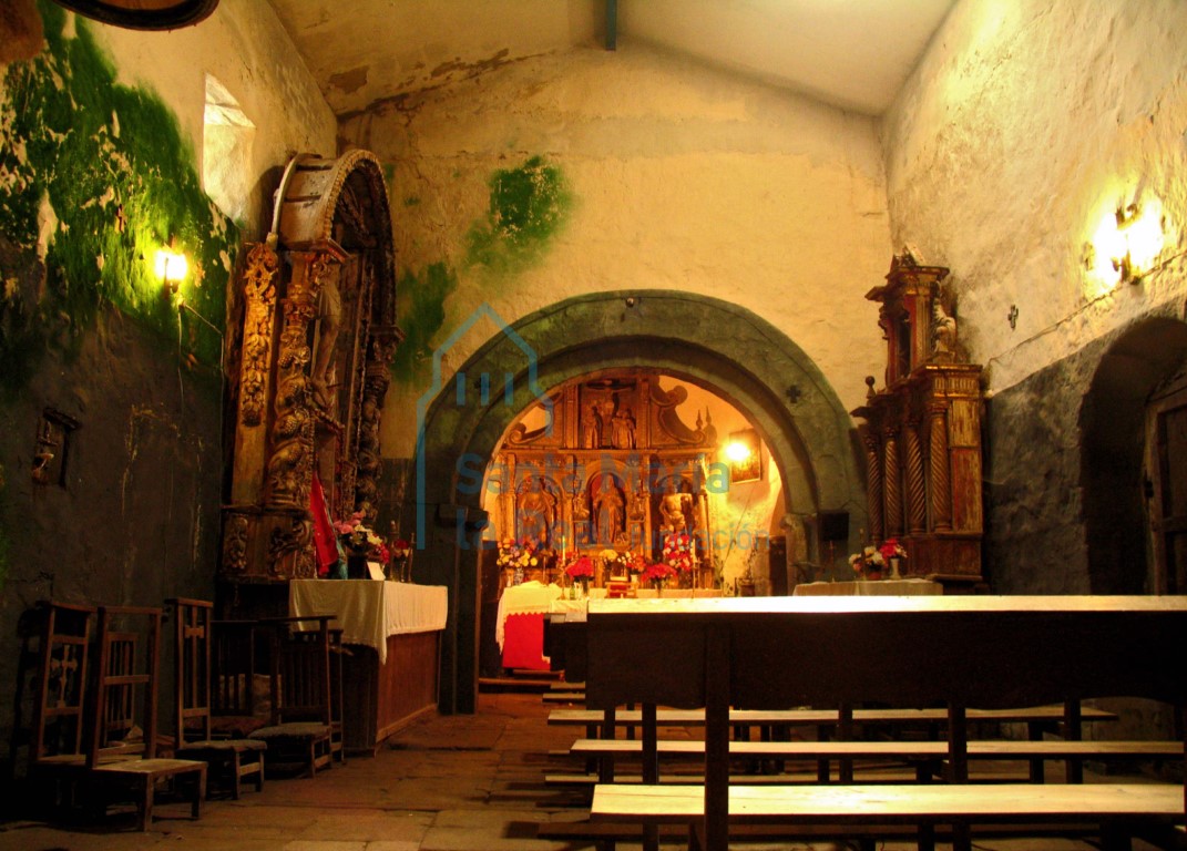 Interior de la iglesia